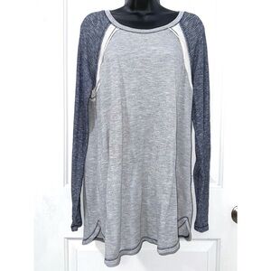 Jolt long sleeve top in grey with blue sleeves size Large
